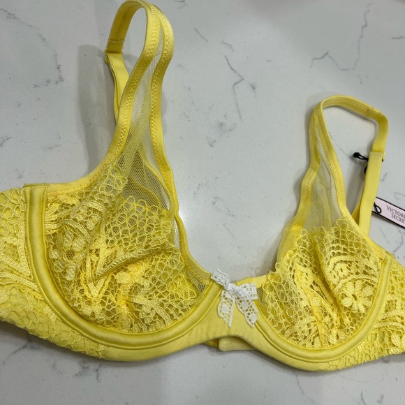 Victoria’s Secret Unlined Bra - Picture 2 of 3